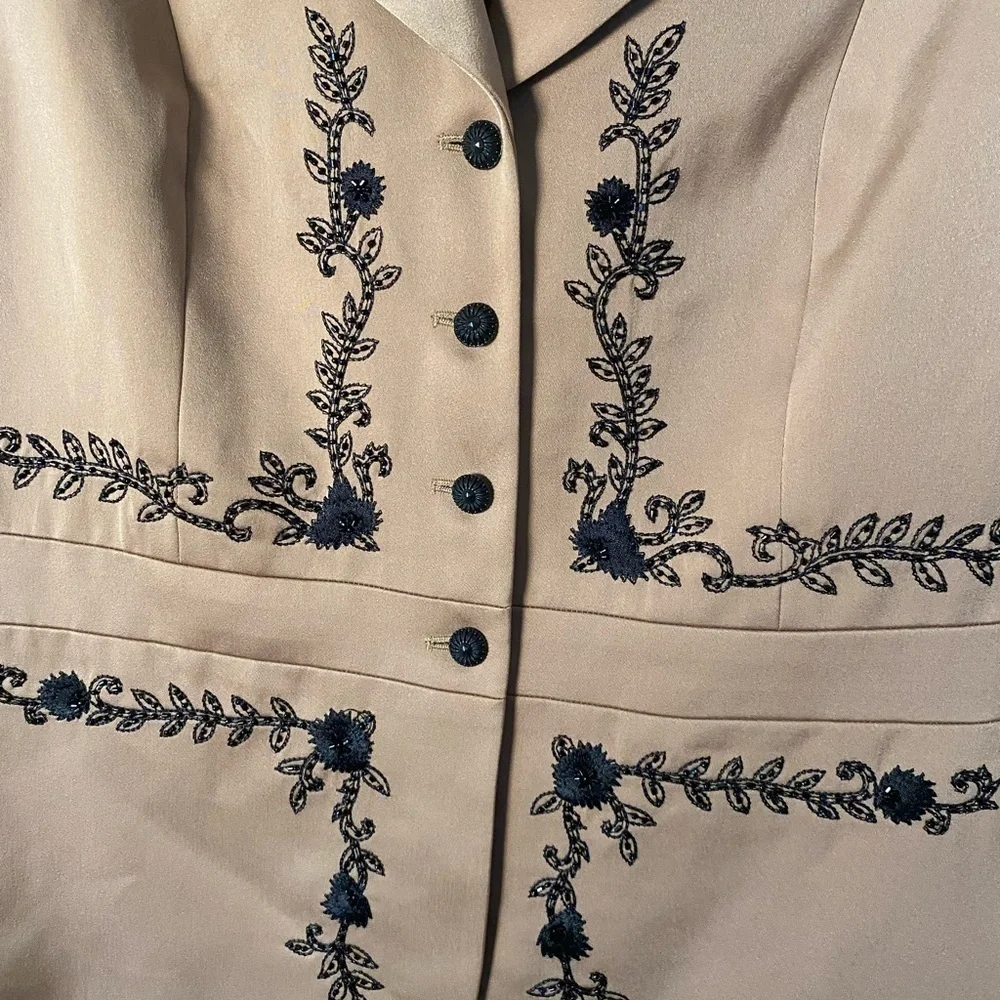 NWT Beautiful Kasper Tan Embroidered Bedazzled Women's Suit Jacket Blazer - Picture 2 of 9